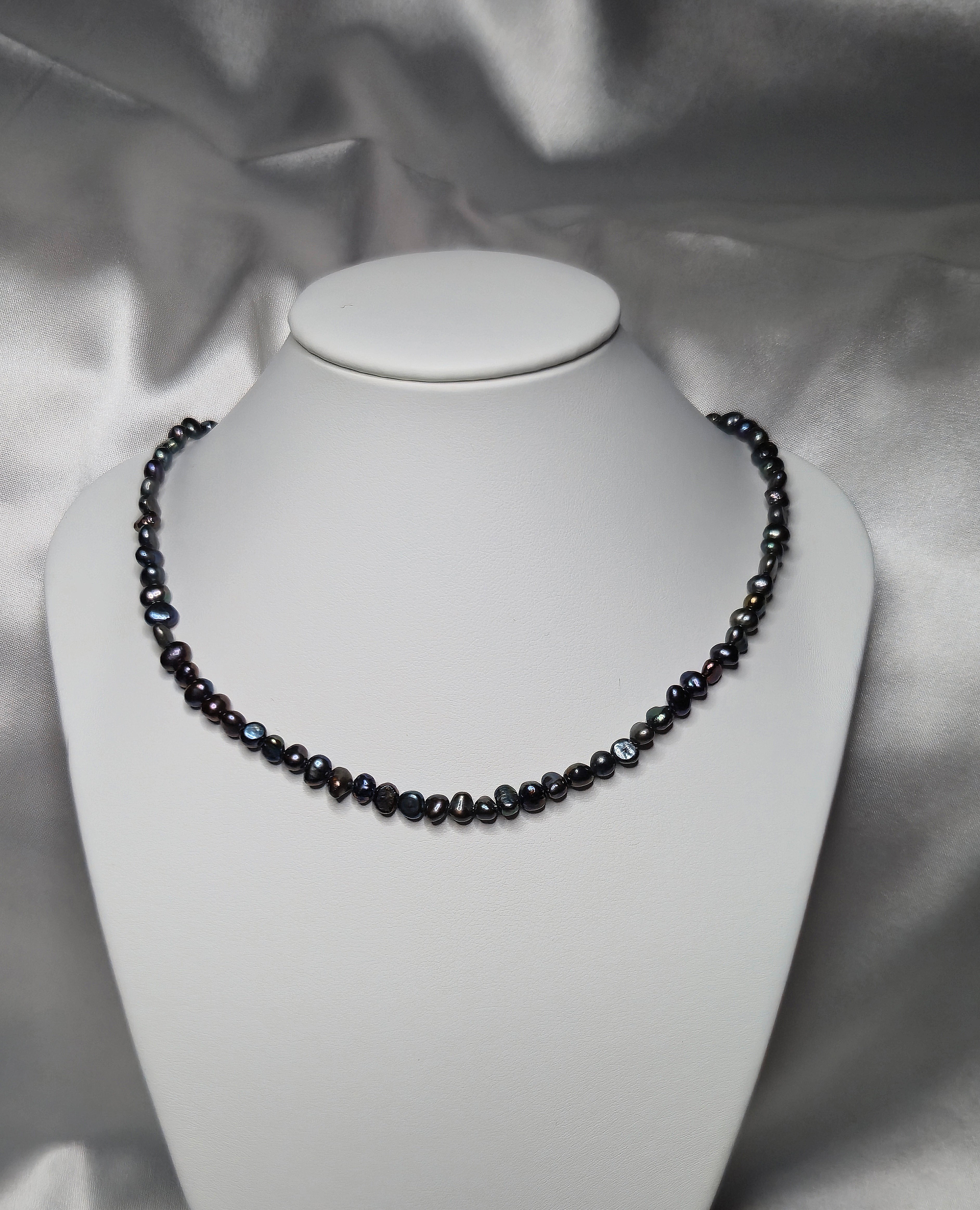 Collier FATALE - Perles d'eau douce🖤