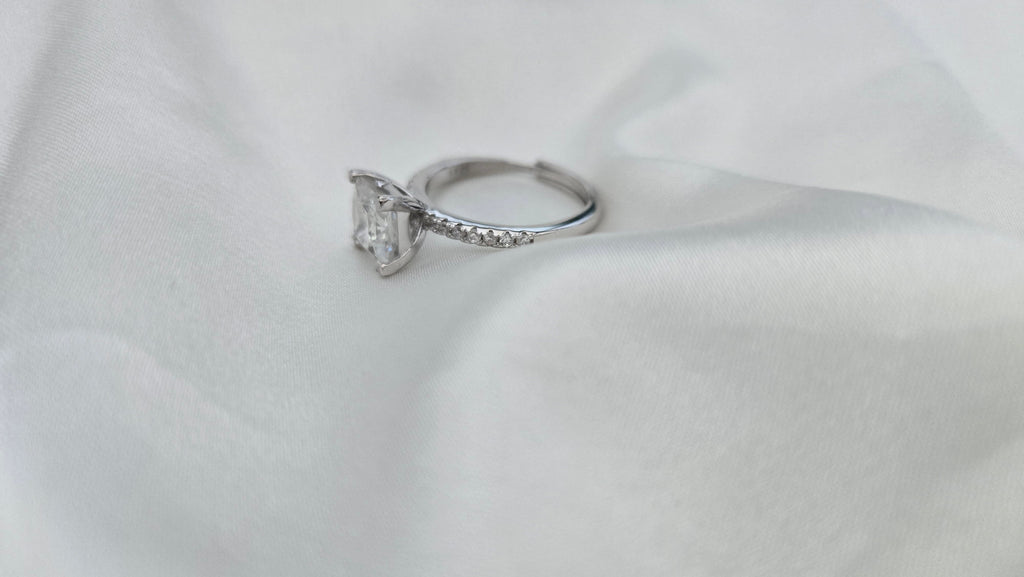 Bague solitaire Duchesse (T.réglable ≤54-55)